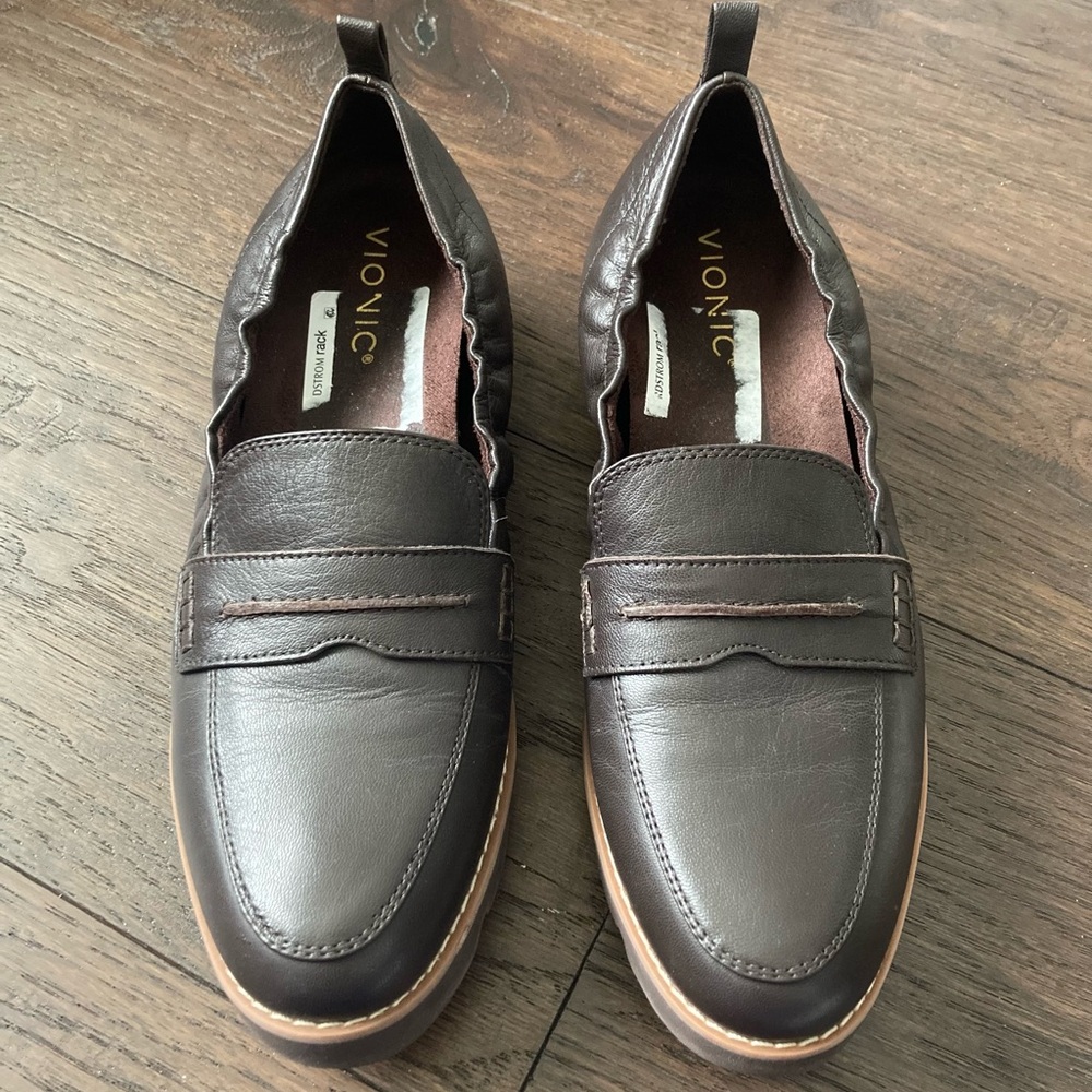 Vionic Women's Dark Brown Leather Cynthia II Loafers